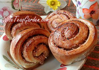 ORGANIC MINI CINNAMON ROLLS
